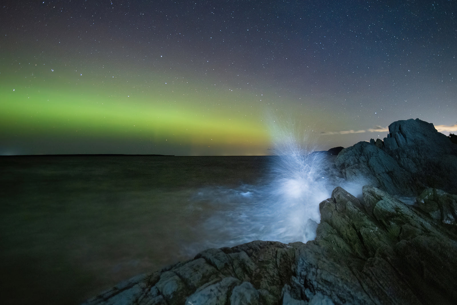 Northern lights and wave