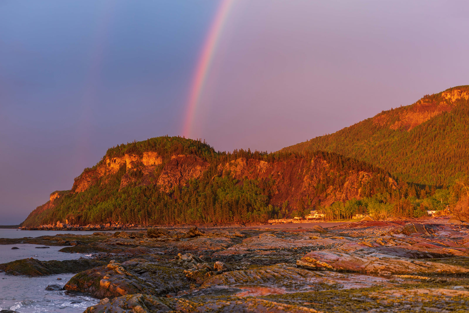 L'arc en ciel sur la montagne